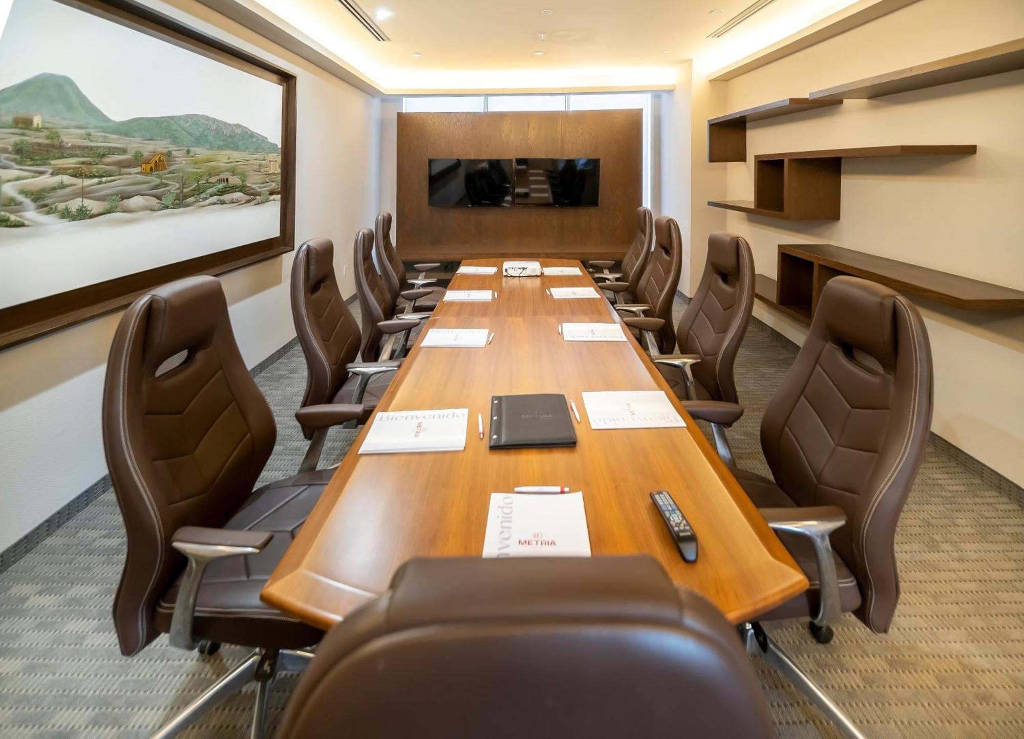 Metria Hotel León Buitenkant foto Boardroom at the headquarters of the National Bank of Greece